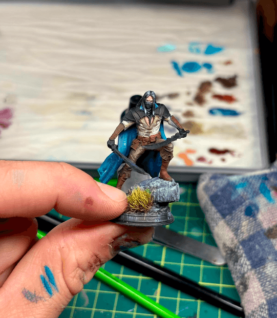 Miniatura pintada à mão pela comunidade.